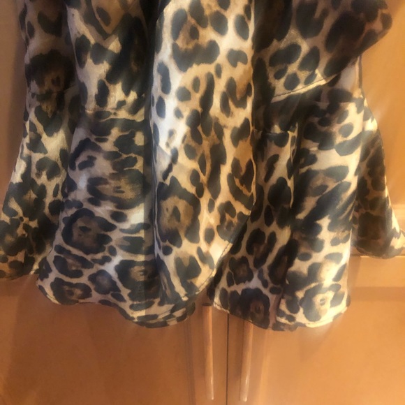 BB ☘️Dakota leopard print wrap dress☘️ - Picture 6 of 10